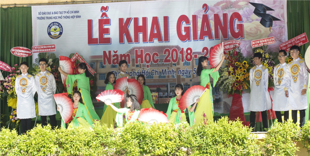 VAN NGHE CHAO DON NAM HOC MOI.jpg